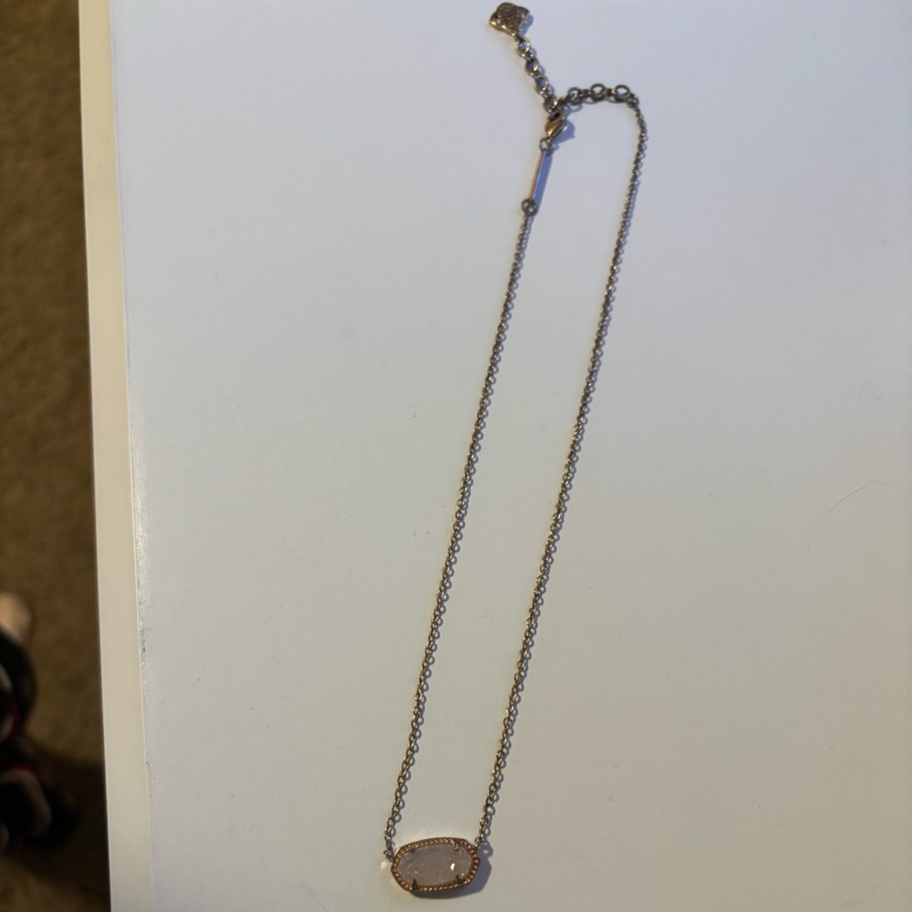 Rose gold Kendra scott necklace